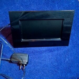 Digital picture frame